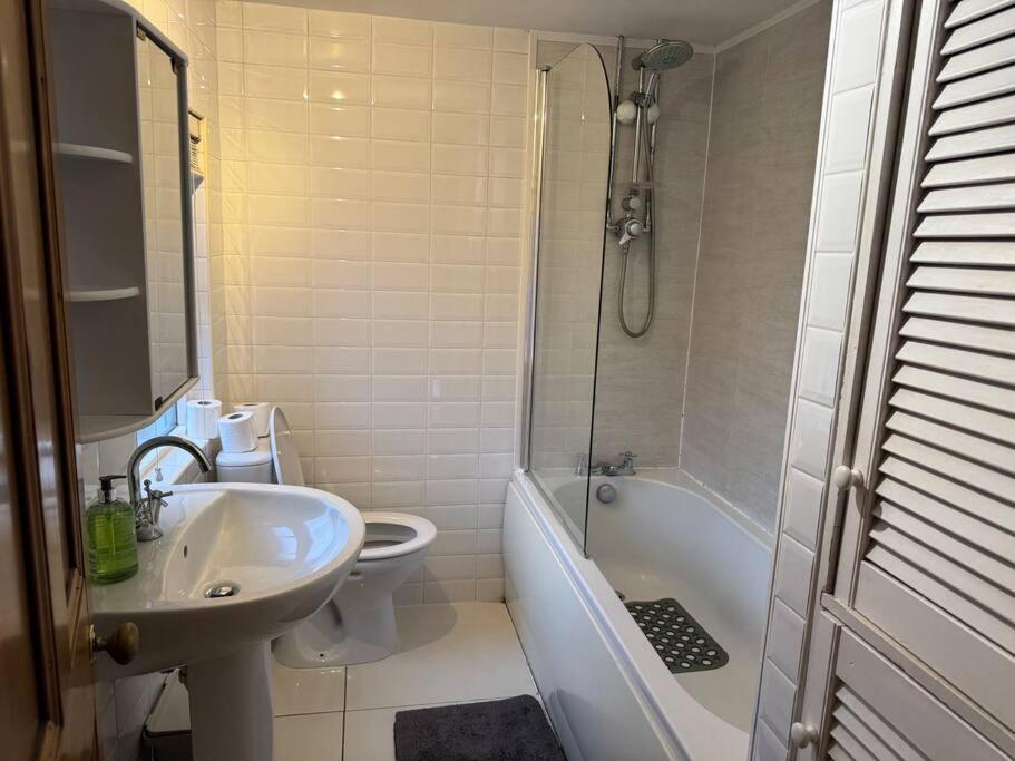 Stylish, Spacious And Central 4 Bedroom House Белфаст Екстер'єр фото