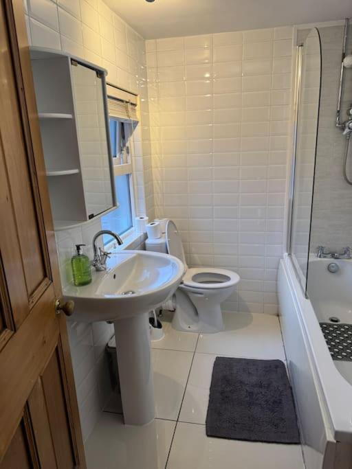Stylish, Spacious And Central 4 Bedroom House Белфаст Екстер'єр фото