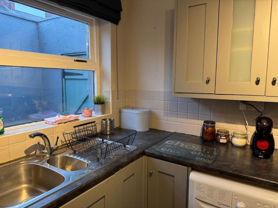 Stylish, Spacious And Central 4 Bedroom House Белфаст Екстер'єр фото